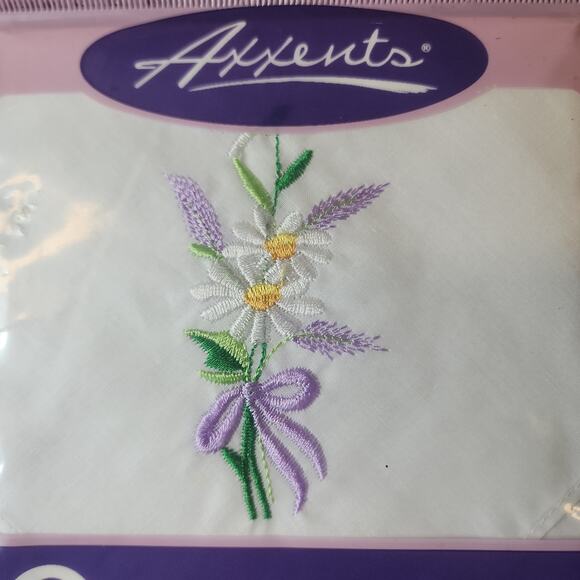 NWT Axxents Embroidered Floral Handkerchiefs Pk2 VTG Style Daisy Forget Me Nots - Picture 8 of 9